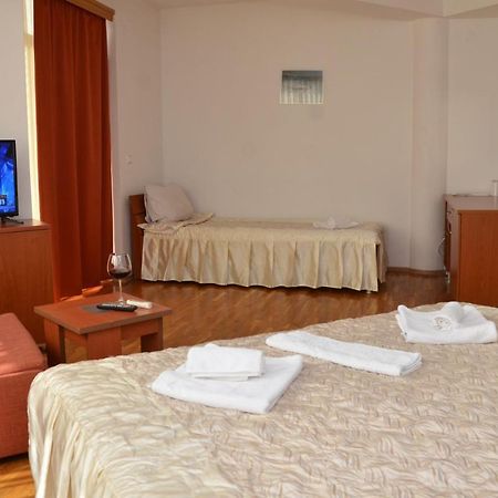 Hotel Diplomat Plus Ohrid Buitenkant foto