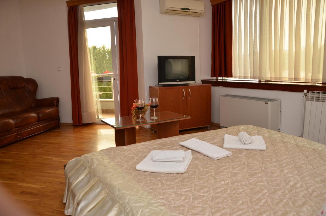 Hotel Diplomat Plus Ohrid Buitenkant foto